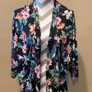 Beautiful Tropical Floral Top / Blazer